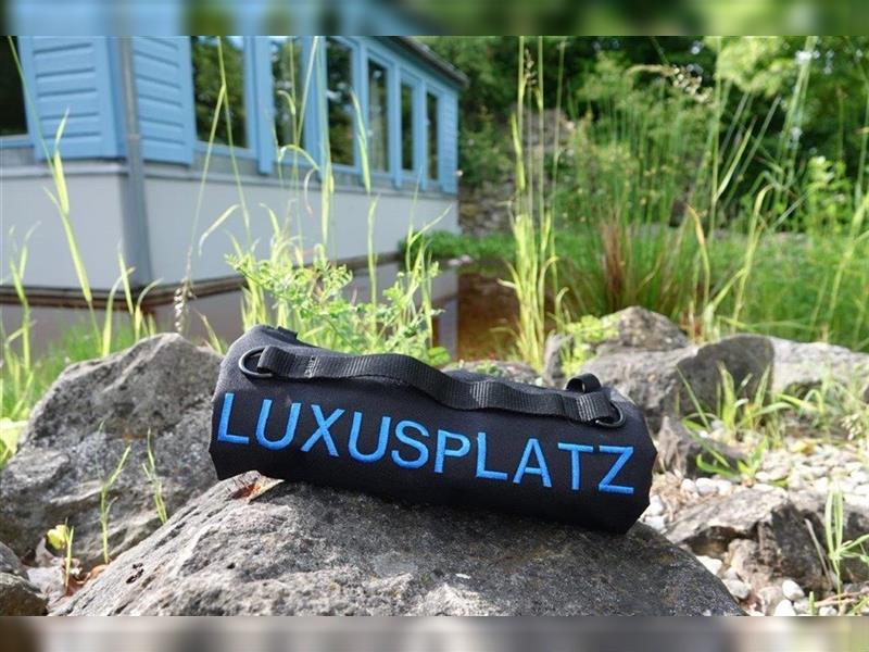 Bestickte Hundedecke „LUXUSPLATZ“