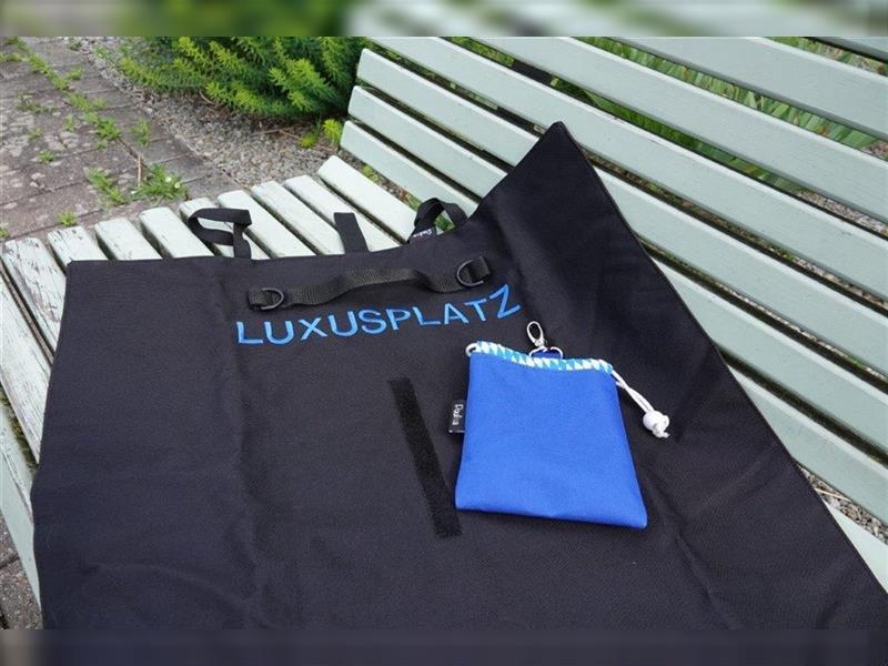 Bestickte Hundedecke „LUXUSPLATZ“