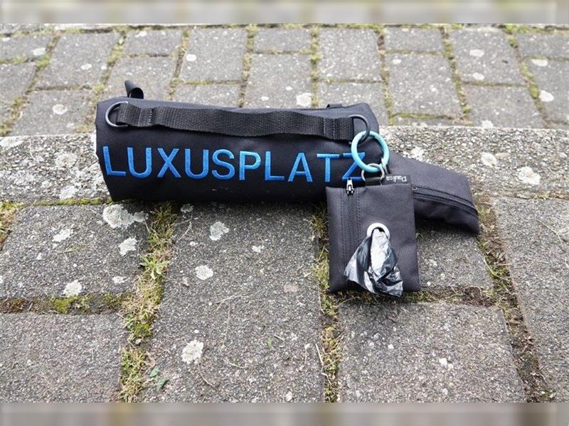 Bestickte Hundedecke „LUXUSPLATZ“